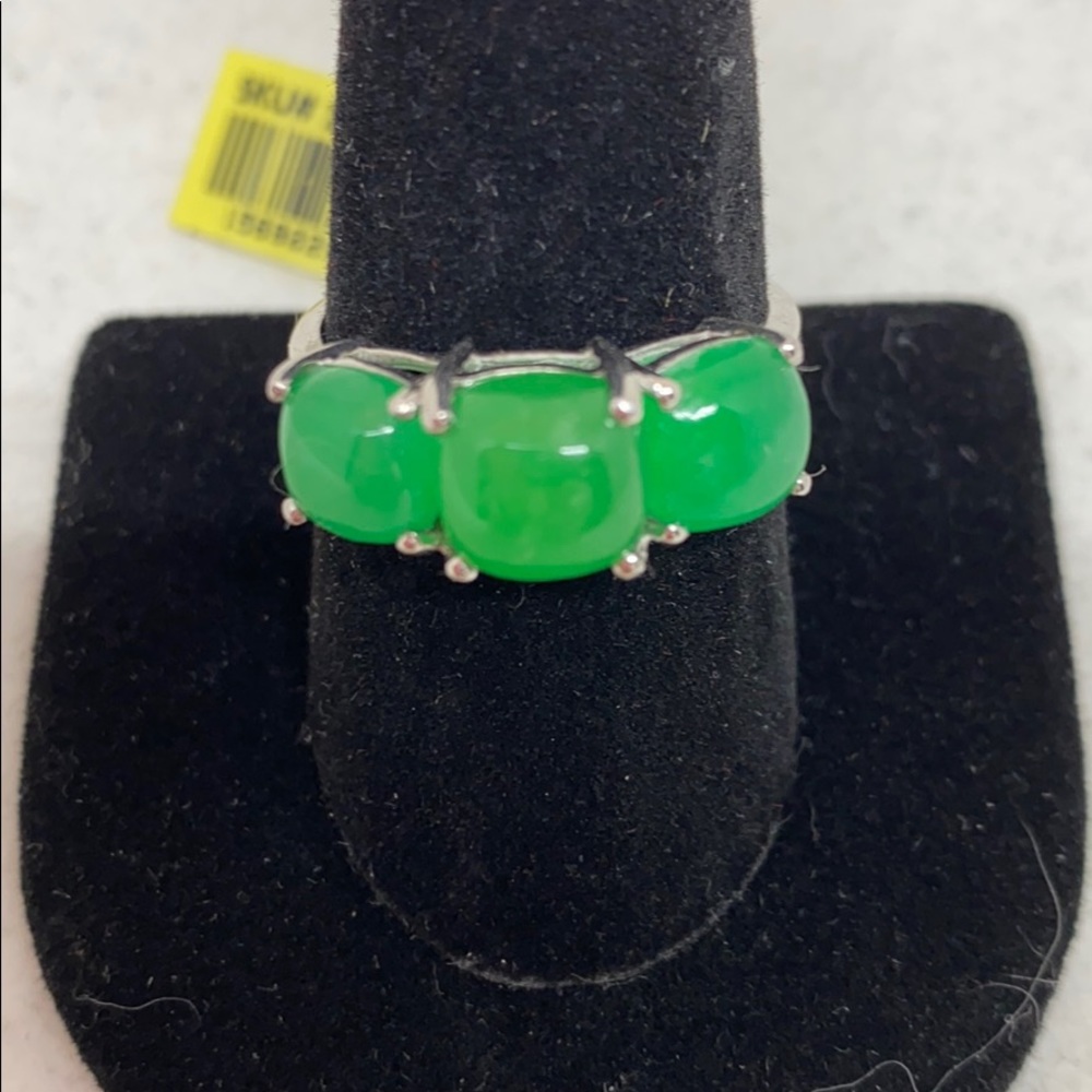 Beautiful sterling 3 stone green quartz ring.